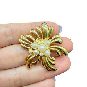 Vintage Jewelry Gold Tone Pearl Cluster Brooch Pearl Pin